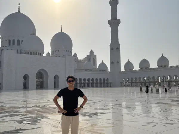 Abu Dhabi, United Arab Emirates: The marble courtyard of the Sheikh Zayed Grand Mosque.