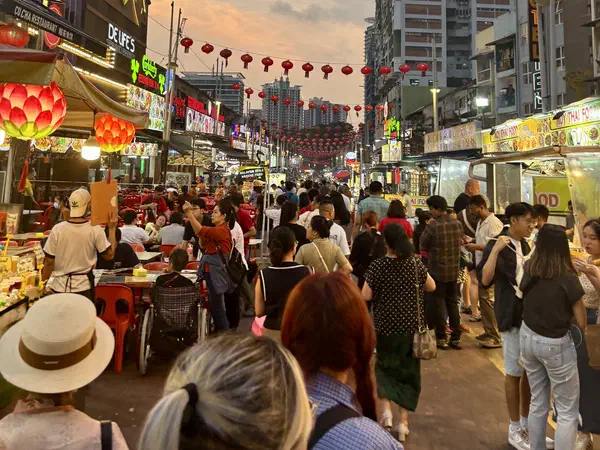 Kuala Lumpur, Malaysia: Evening at the Jalan Alor food street in Bukit Bintang.