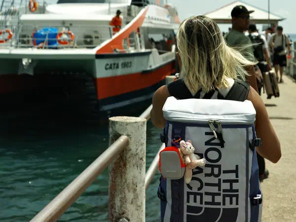 Tioman Island, Malaysia: Boarding the ferry out to the island.